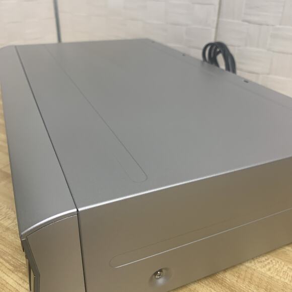 Hitachi DV-PF2U DVD/VCR/MP3 Playback Silver Combo Player w/Remote TESTED - Picture 6 of 13